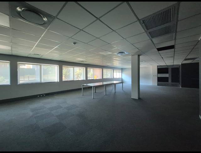 1,201M² OFFICE TO LET IN WAVERLEY